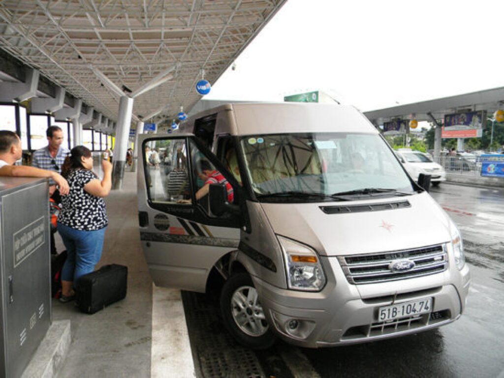 3 bước đặt lịch xe sân bay Tân Sơn Nhất ở Huy Đạt