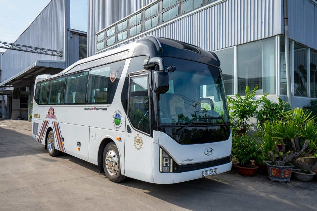 Giá Thuê Xe Limousine 19 Chỗ – Dịch Vụ Cao Cấp Tại Huy Đạt